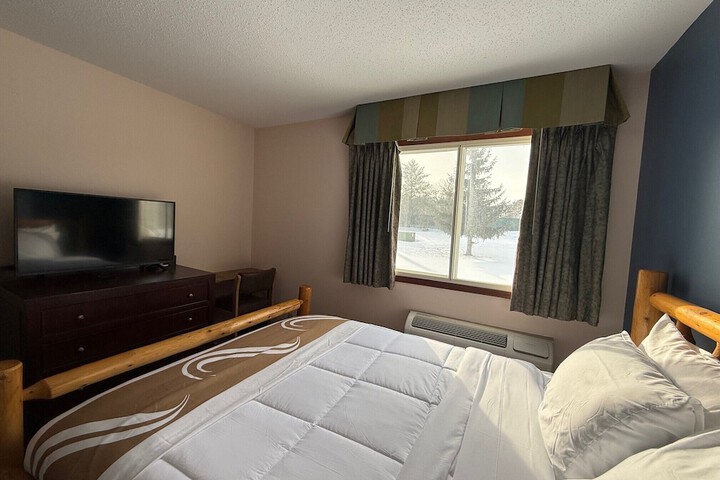 Nisswa Hotel and Suites