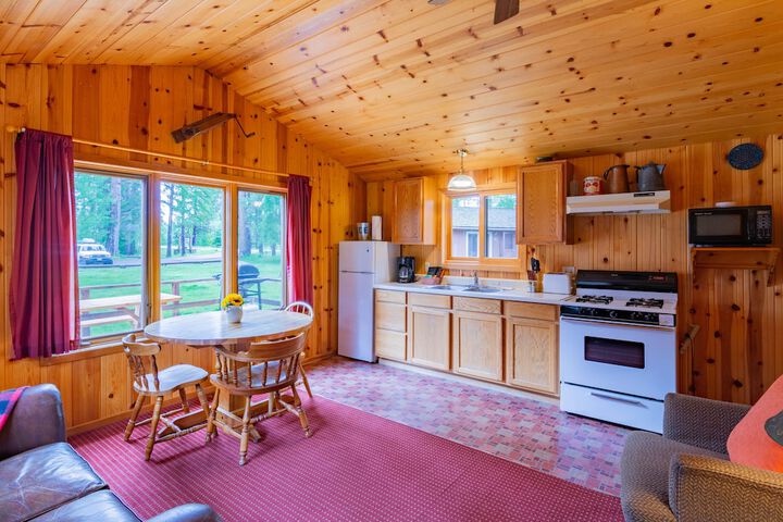 Lake Creek Lodge
