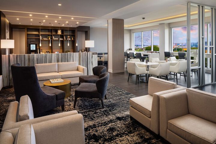 Lounge 62 of 70