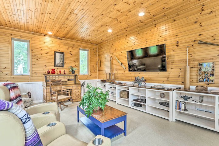 Charles Town Home w / Private Pool & Hot Tub