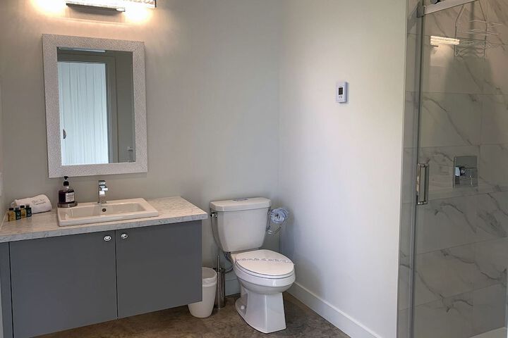 Room 220 of 325