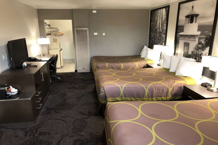 Room 27 of 35