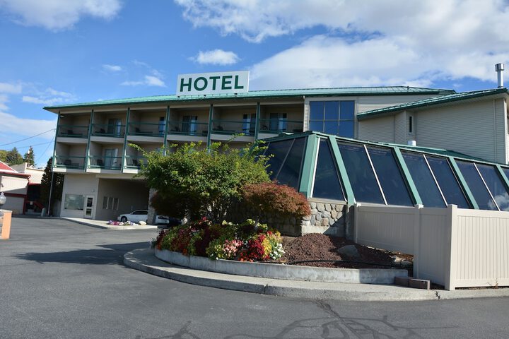 Hotel Exterior 48 of 51