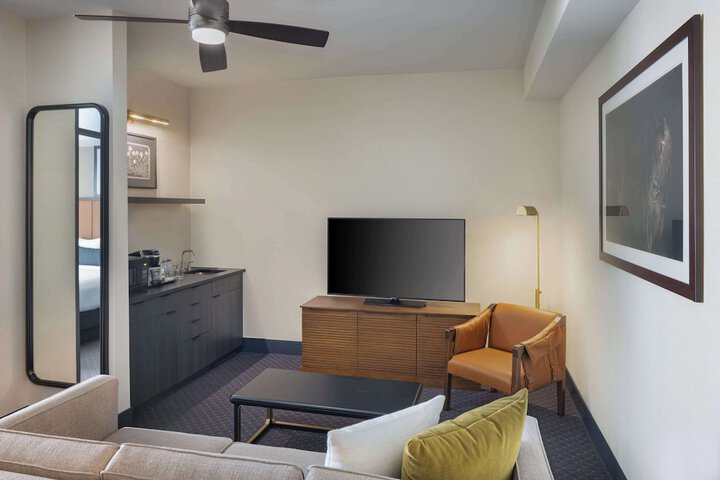 Room 33 of 75