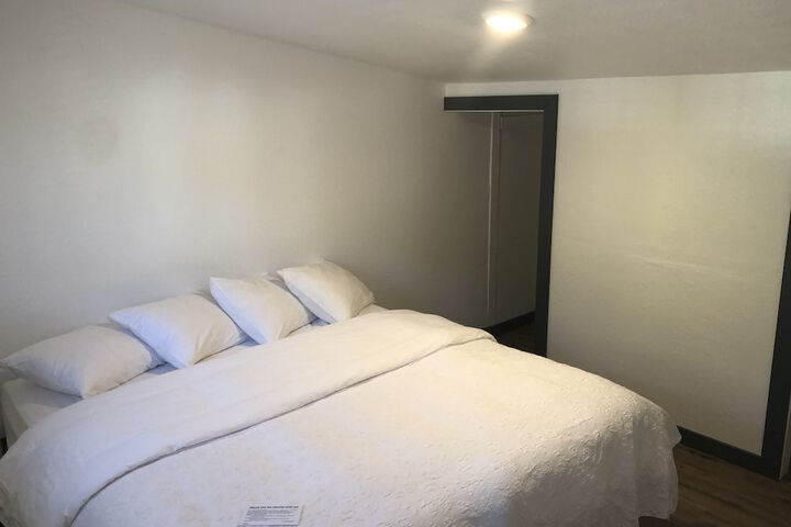 Room 9 of 34
