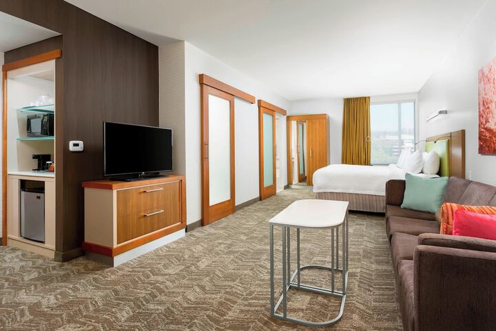 Room 18 of 37