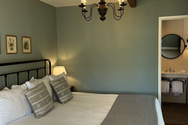 Room 83 of 181