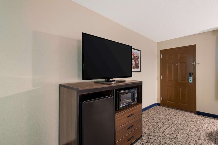 Room 6 of 30