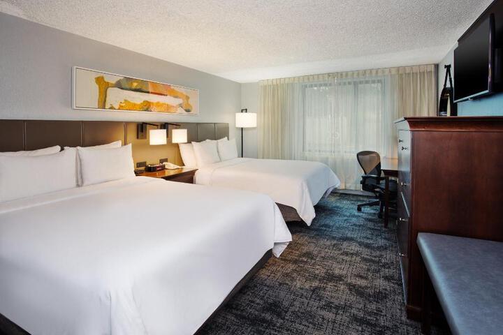 Crowne Plaza Chicago-Northbrook by IHG