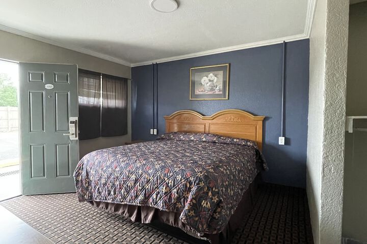 Room 14 of 22