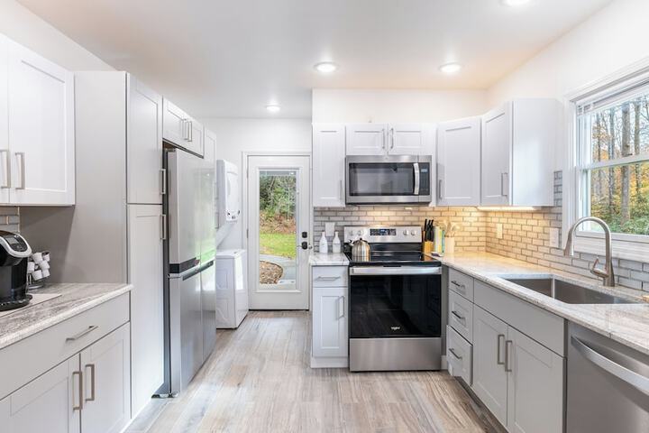 Bears Place by Avantstay Cozy Mountain Cabin in Brevard + Firepit