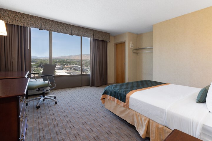 Ramada by Wyndham Reno Hotel and Casino