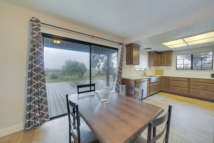 Pet-friendly Hollister Getaway w / Grill!