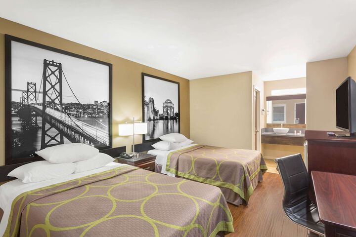 Room 9 of 15