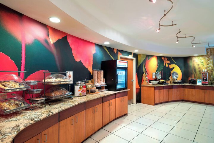 Fairfield Inn & Suites by Marriott State College