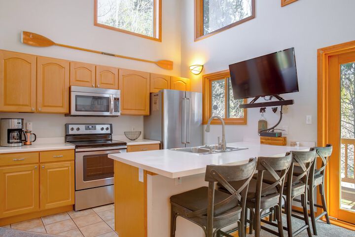 Steps to Grand Lake: the Innlet Condo!