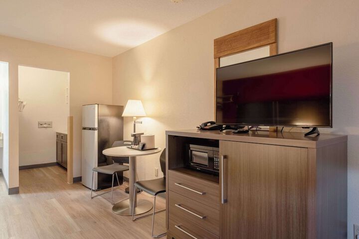 Room 33 of 52