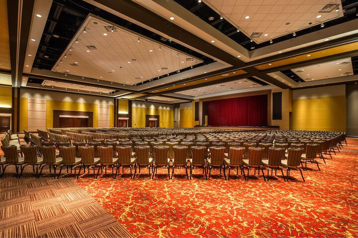 Ballroom/Hall 54 of 69