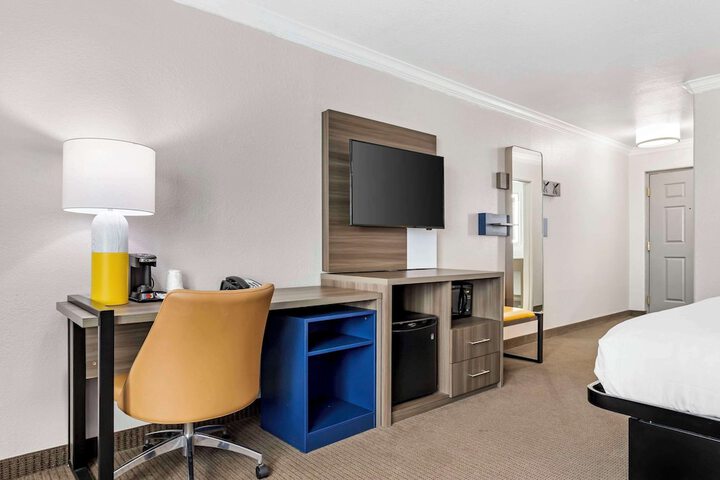 Room 30 of 39