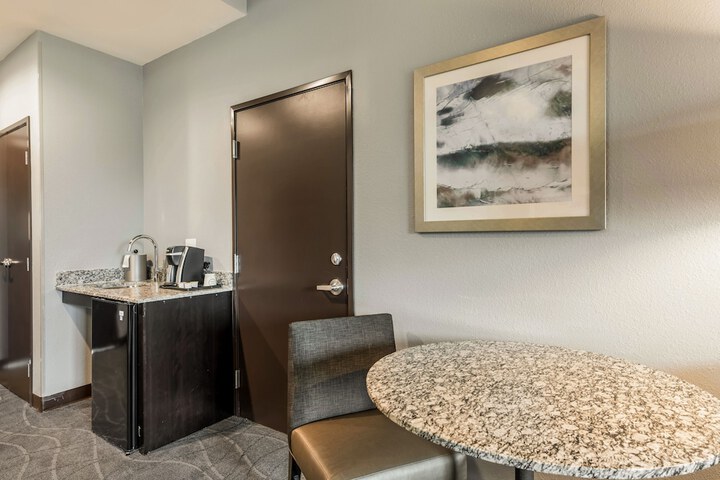Holiday Inn & Suites Silicon Valley - Milpitas by IHG