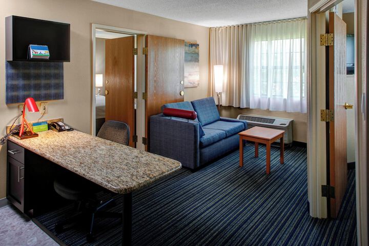 Room 8 of 17