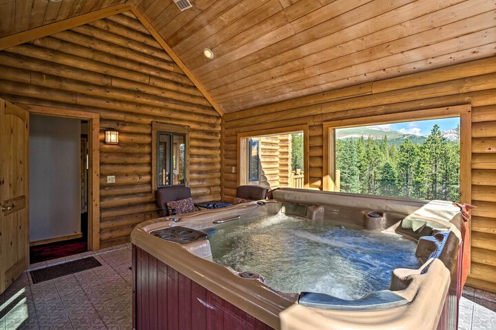 Expansive Alma Cabin w / Hot Tub & Mountain Views!