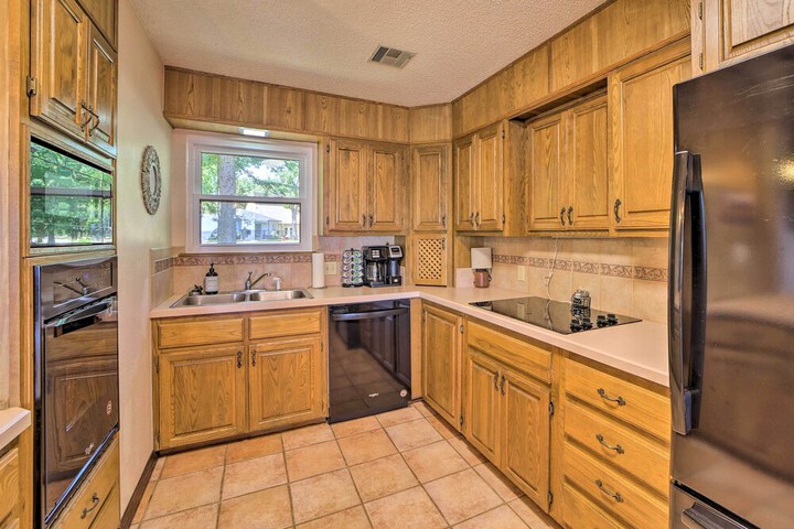 Grand Lake Views + Fire Pit: Monkey Island Home!