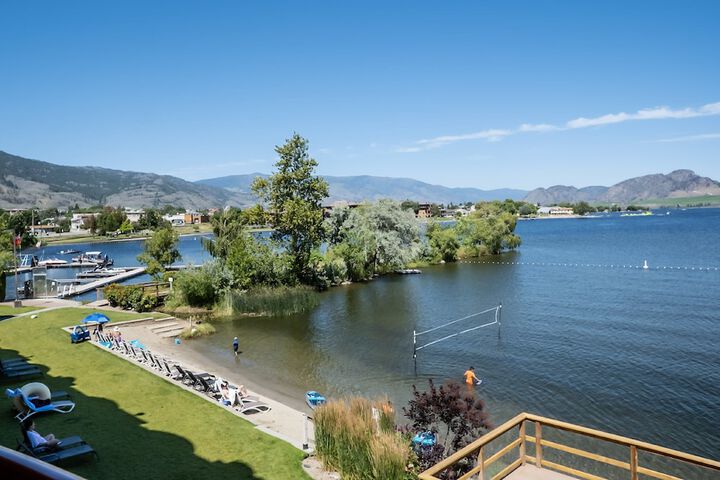 Holiday Inn Hotel & Suites Osoyoos by IHG
