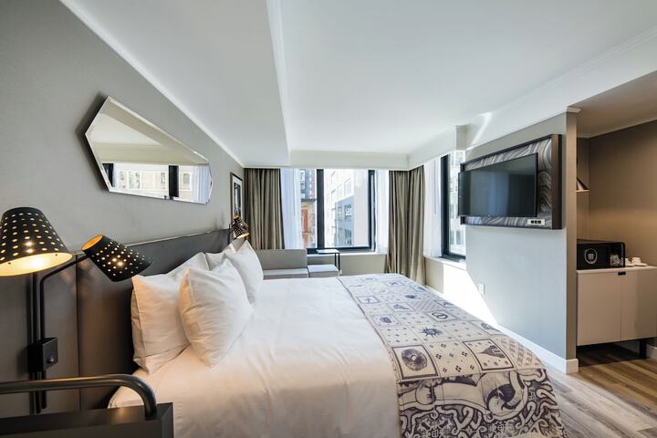 Room 25 of 43