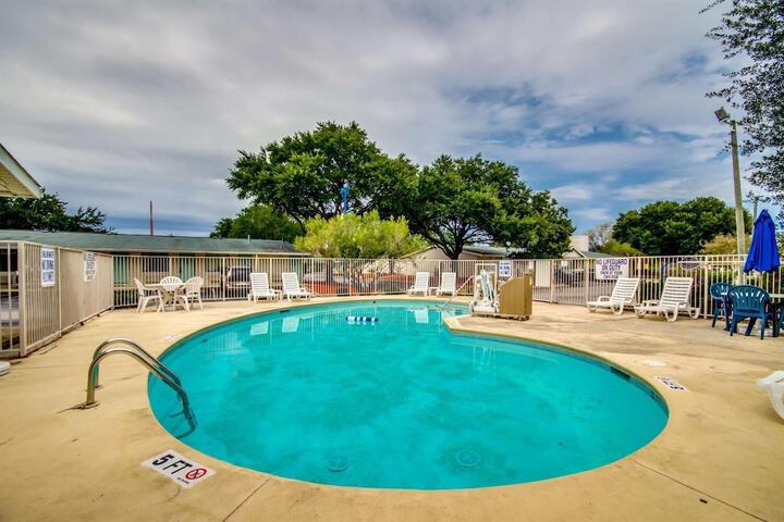 Pool 4 of 22
