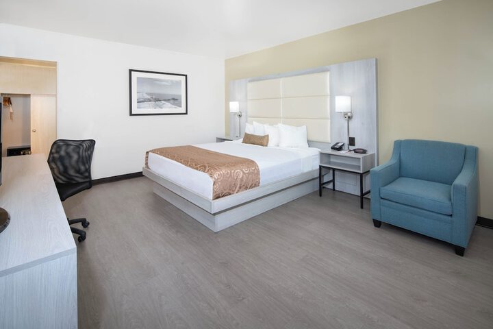 Room 8 of 27