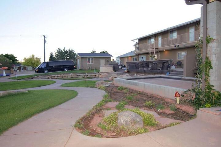 Tacit Shadow Resort Paradise Deluxe Suite Gym, Coffee Bar, Hot-Tub, Free Laundry, Food Available