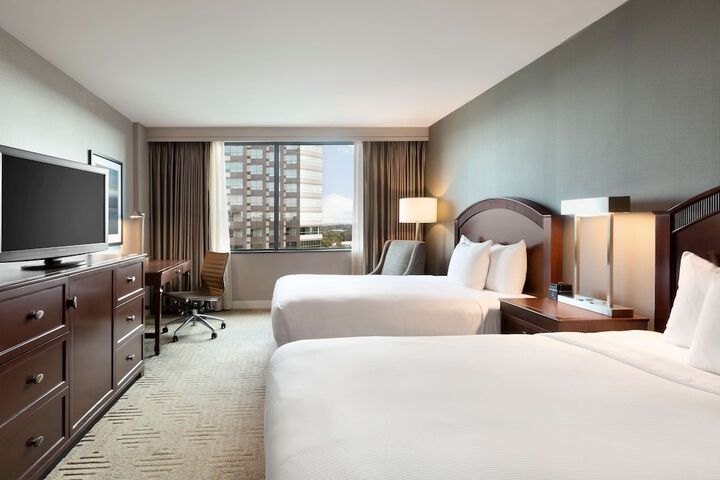 Hilton East Brunswick Hotel & Executive Meeting Center