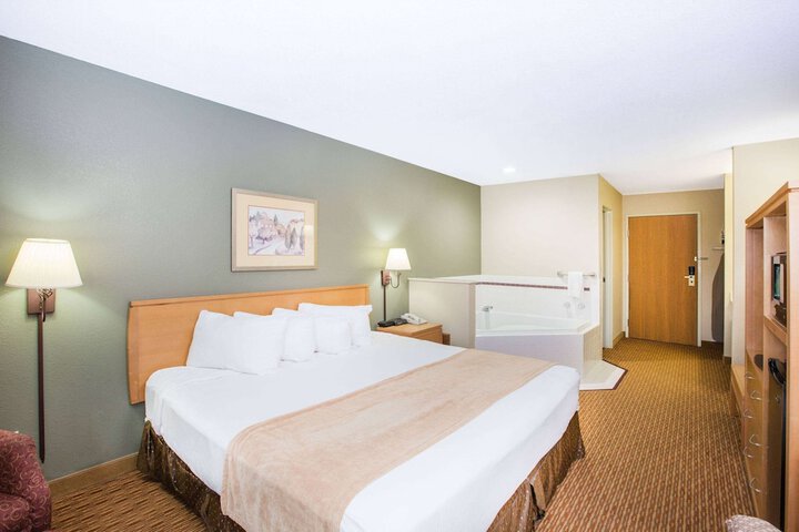 Ramada by Wyndham Spirit Lake / Okoboji
