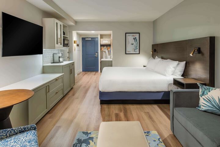 Room 18 of 35