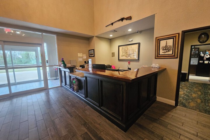 Heritage Place Hotel & Suites