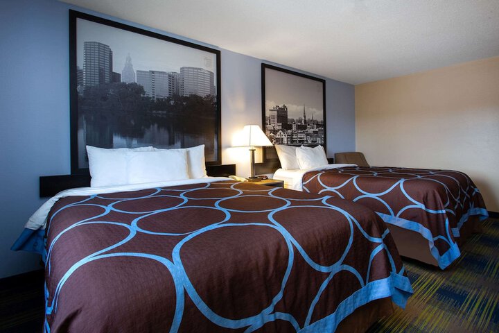 Super 8 by Wyndham Cromwell / Middletown