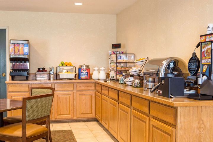 Breakfast/Coffee Service 8 of 13