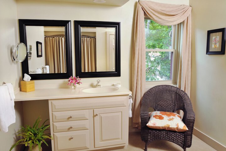 1795 Acorn Inn B & B