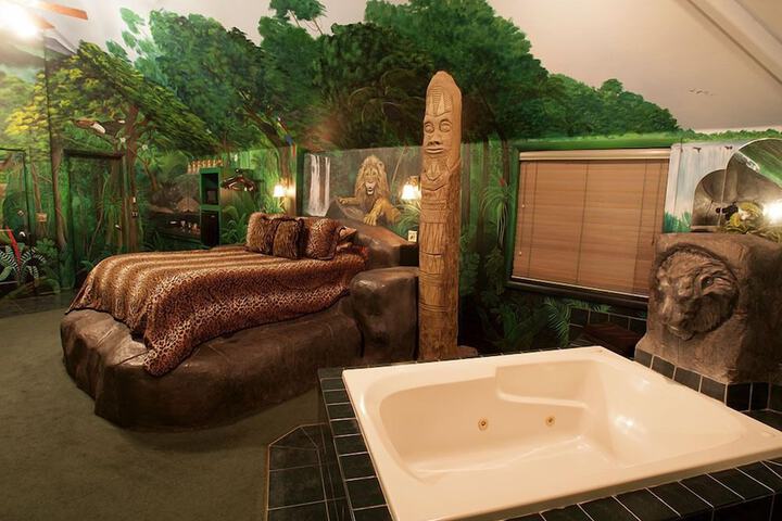 Hot Tub 55 of 62