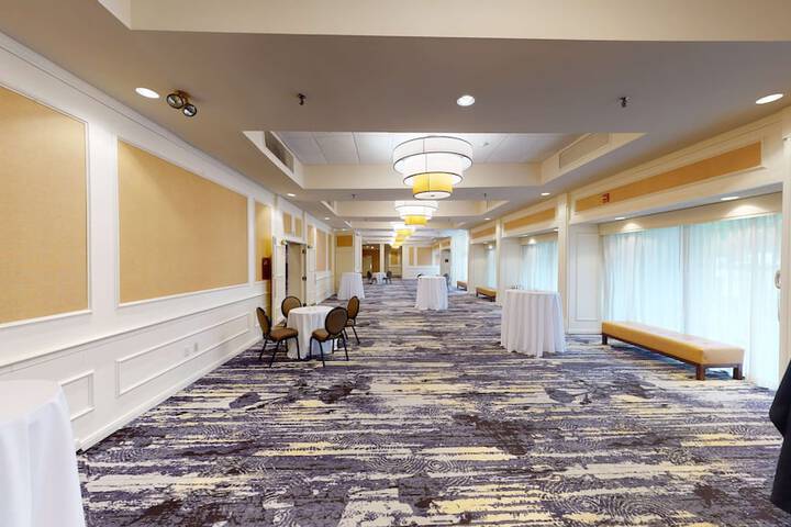 DoubleTree by Hilton Boston North Shore