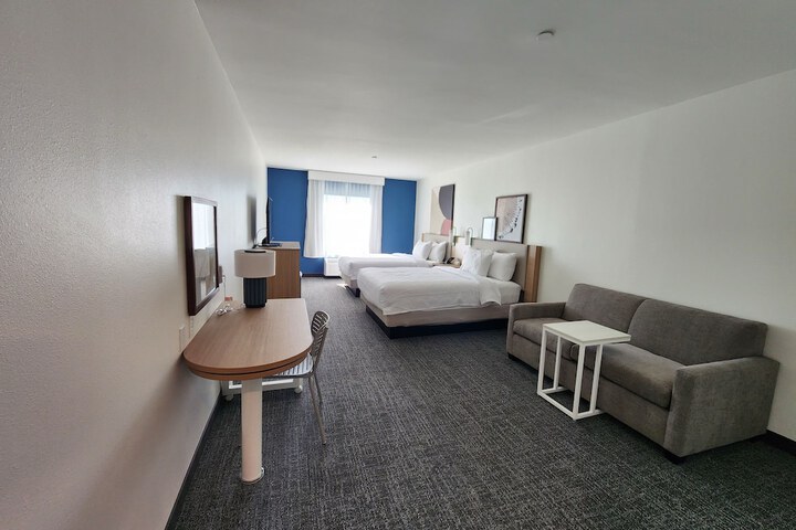 Room 27 of 36
