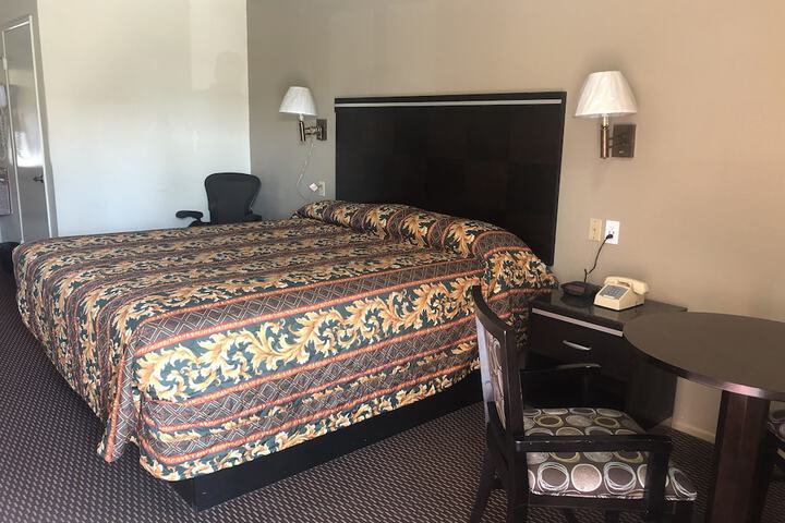 Room 27 of 34