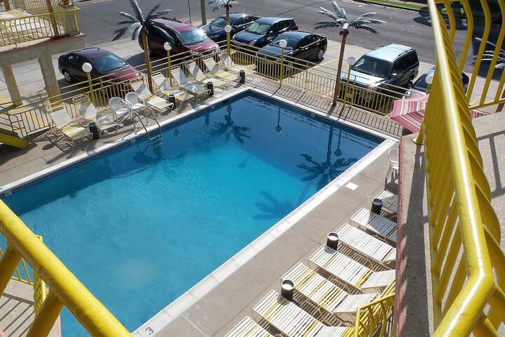 Golden Rail Motel