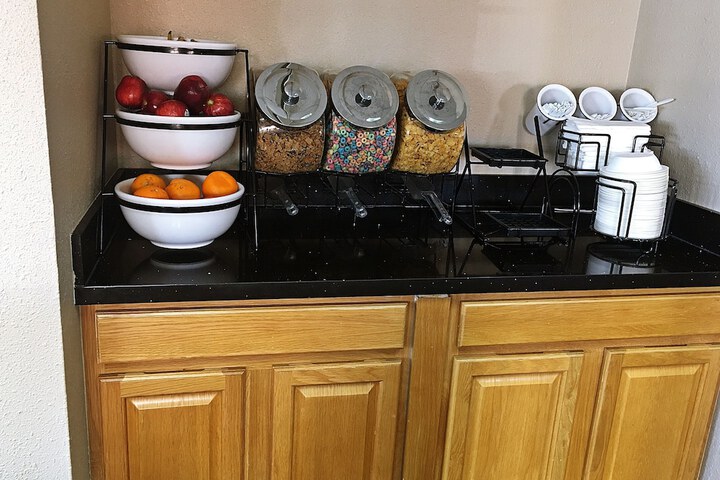 Breakfast/Coffee Service 70 of 90