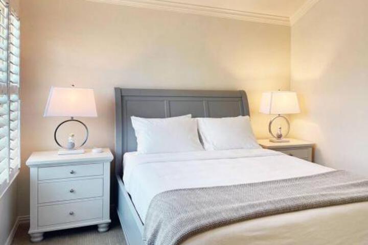 Cheerful 5 Bedroom Home with Heated Pool