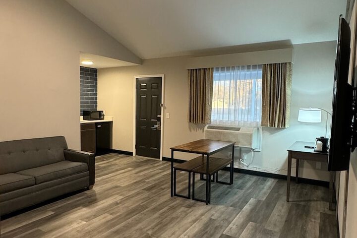 Room 10 of 25