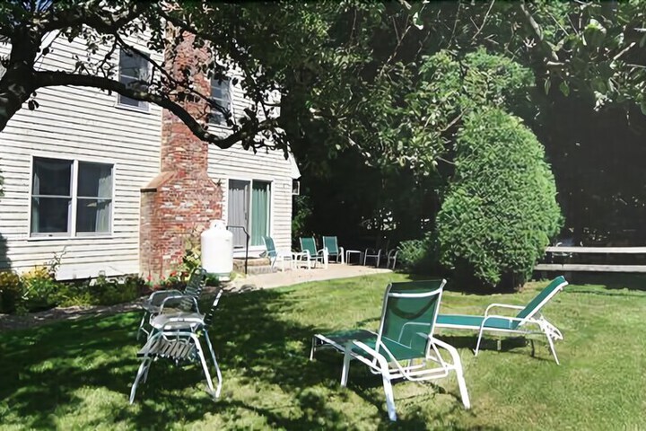 PLEASANT STREET INN
