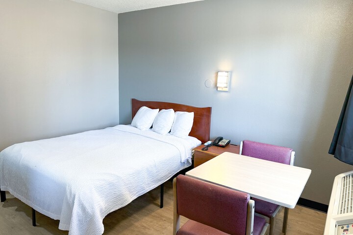 Room 9 of 16