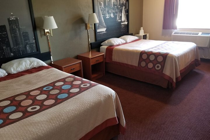 Super 8 by Wyndham Bellingham Airport / Ferndale